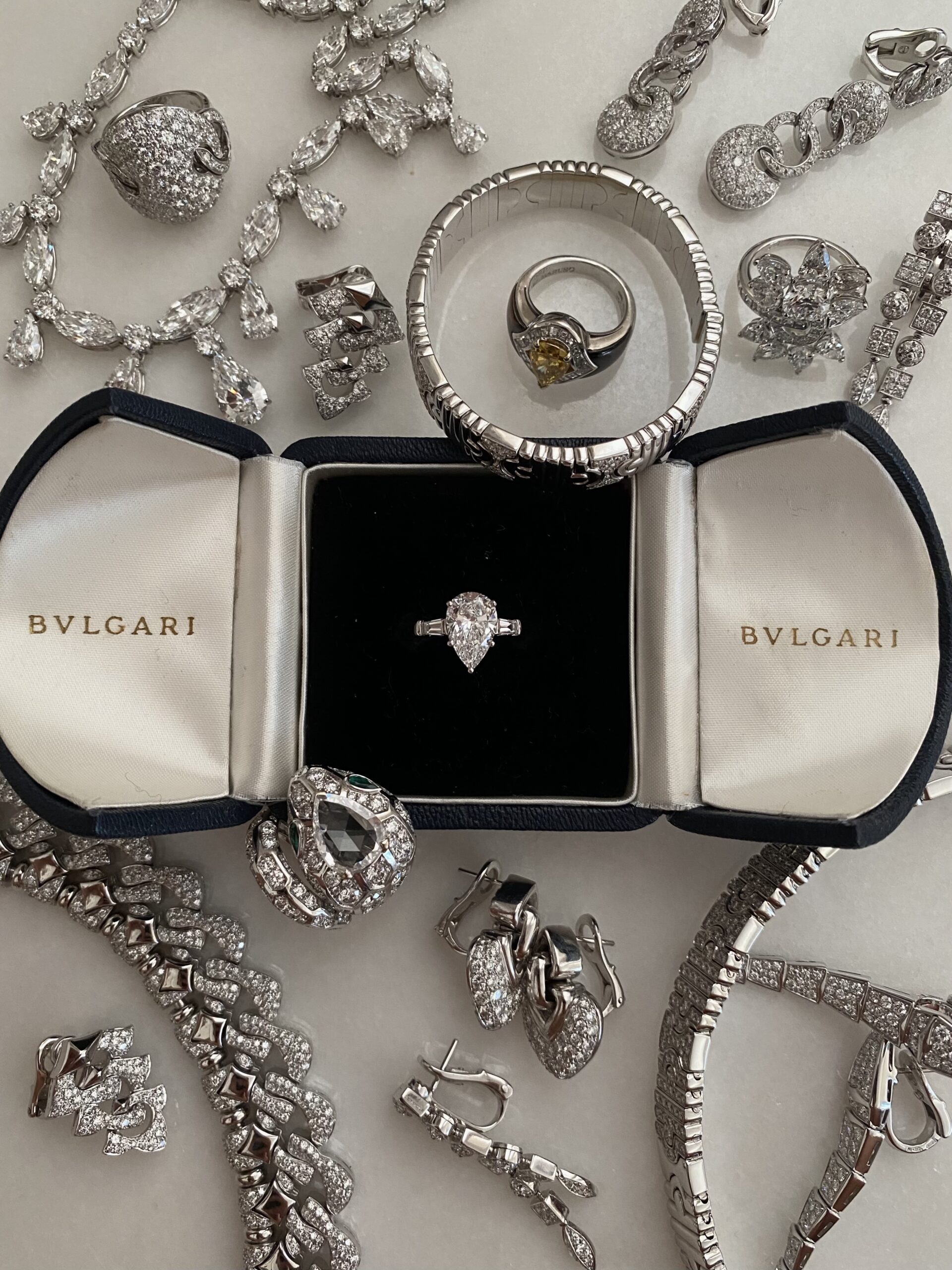 BVLGARI white gold / platinum & diamond jewels